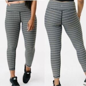 ZYIA Black and White Striped Aztec Legging 6-8 gym workout athletic pants gear